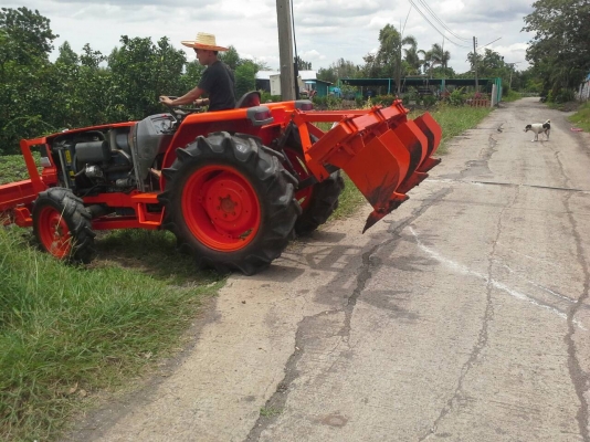 15000บาท ของใหม่ครับ ลิปเปอร์ระเบิดดินดาน และยกล่อง แข็งแรงดีมากเหล็กหนาครับ 3ขา