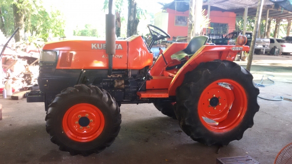 ขายรถไถL3408ตัวปล่าวพร้อมใช้งานเครื่องดีเกียร์ดี ราคา155000บาท สนใจโทร 0813655997 อำพร พาเจริญ ราคานี้ยังต่อลองได้อีกนะครับ เครื่องอยู่วังบัว อ คลองขลุง จ กำแพงเพชร .