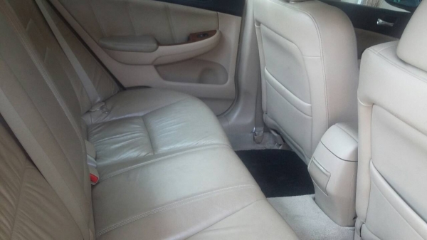 ขายรถยนต์ HONDA ACCORD รุ่น 2.0E ปี 2006 สีดำ