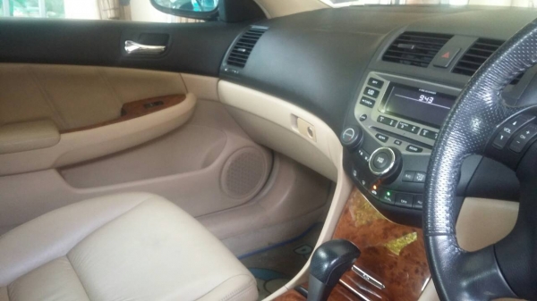 ขายรถยนต์ HONDA ACCORD รุ่น 2.0E ปี 2006 สีดำ