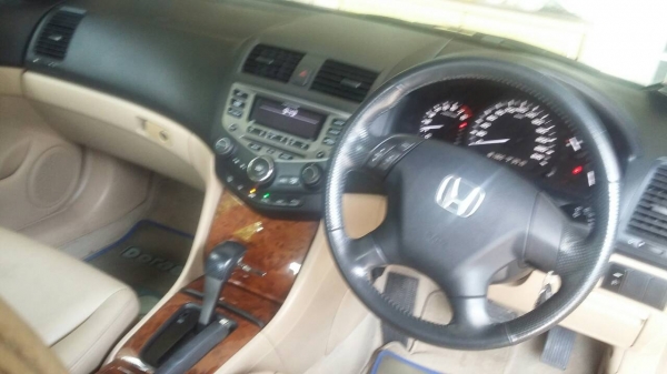 ขายรถยนต์ HONDA ACCORD รุ่น 2.0E ปี 2006 สีดำ