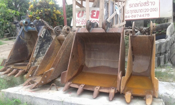 ขายบุ้งกี๋รถขุดเหล็ก