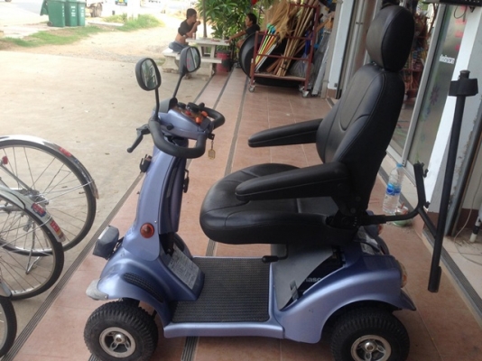 4 ล้อไฟฟ้า  ผู้สุงอายุ