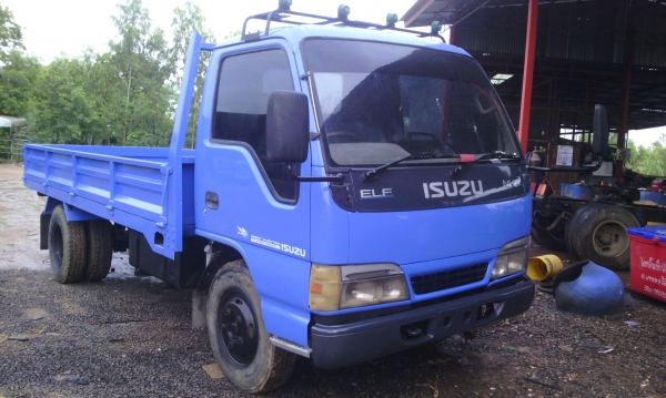 รถหกล้อ  ISUZU  130  แรง  เครื่องดี  ครัชชีสวย  ปี  48  รถวิ่งได้  88000  กิโล