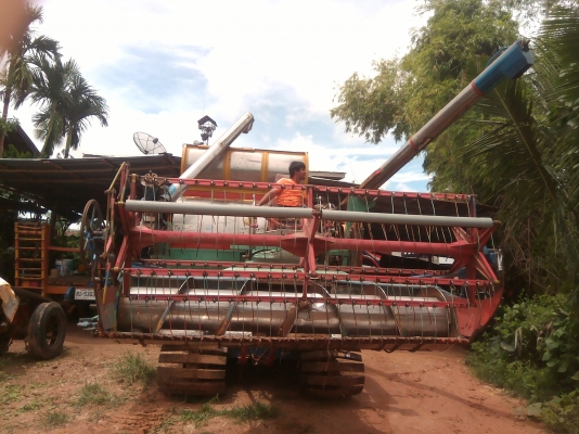 ขายรถเกี่ยวคับตามรูปเลย 10 ht ขาย 430,000 บพร้อมโซ่ 1 คู่ ไม่ต้องต่อลดราคา ขายด่วนครับ