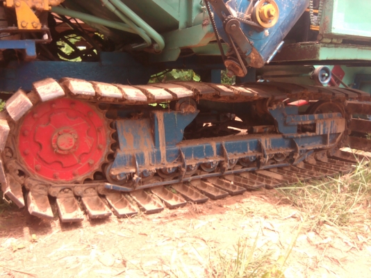 ขายรถเกี่ยวคับตามรูปเลย 10 ht ขาย 430,000 บพร้อมโซ่ 1 คู่ ไม่ต้องต่อลดราคา ขายด่วนครับ