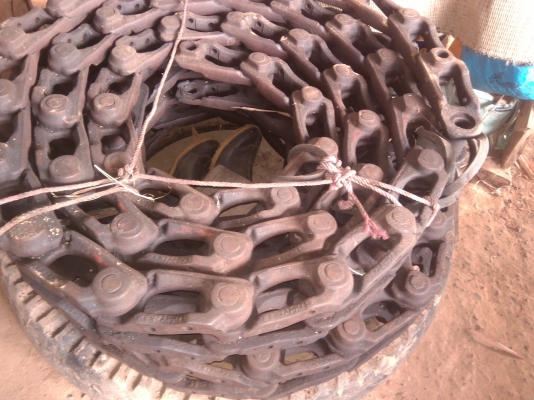 ขายรถเกี่ยวคับตามรูปเลย 10 ht ขาย 430,000 บพร้อมโซ่ 1 คู่ ไม่ต้องต่อลดราคา ขายด่วนครับ