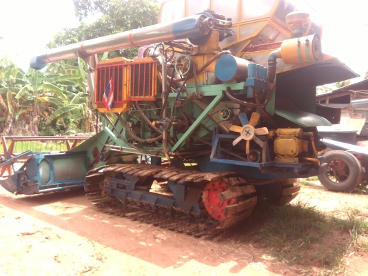 ขายรถเกี่ยวคับตามรูปเลย 10 ht ขาย 430,000 บพร้อมโซ่ 1 คู่ ไม่ต้องต่อลดราคา ขายด่วนครับ