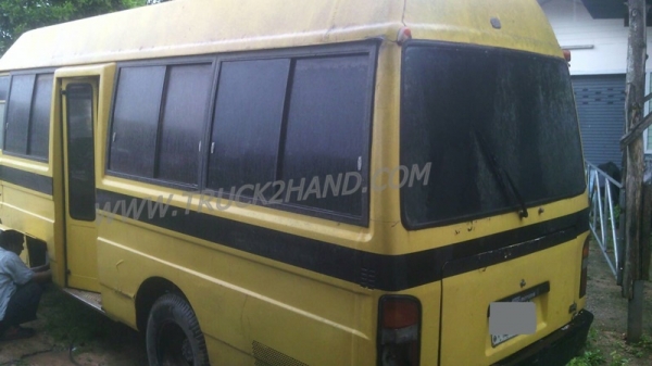 รถบัสรับส่งนักเรียน  รุ่น AM815  แชชซี KN2F เครื่อง 110HP