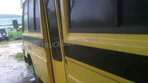 รถบัสรับส่งนักเรียน  รุ่น AM815  แชชซี KN2F เครื่อง 110HP