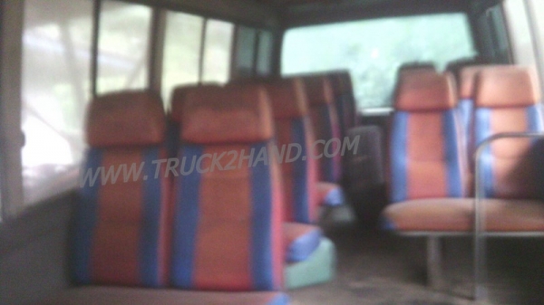 รถบัสรับส่งนักเรียน  รุ่น AM815  แชชซี KN2F เครื่อง 110HP