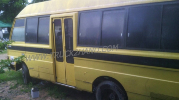 รถบัสรับส่งนักเรียน  รุ่น AM815  แชชซี KN2F เครื่อง 110HP