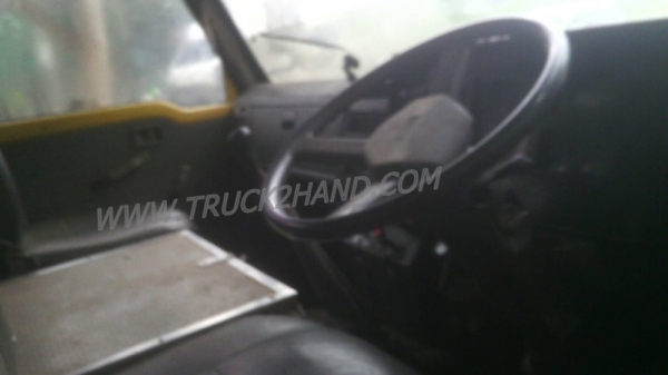 รถบัสรับส่งนักเรียน  รุ่น AM815  แชชซี KN2F เครื่อง 110HP