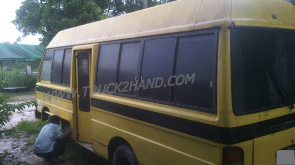 รถบัสรับส่งนักเรียน  รุ่น AM815  แชชซี KN2F เครื่อง 110HP