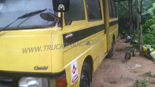 รถบัสรับส่งนักเรียน  รุ่น AM815  แชชซี KN2F เครื่อง 110HP