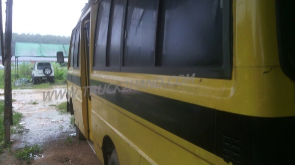 รถบัสรับส่งนักเรียน  รุ่น AM815  แชชซี KN2F เครื่อง 110HP