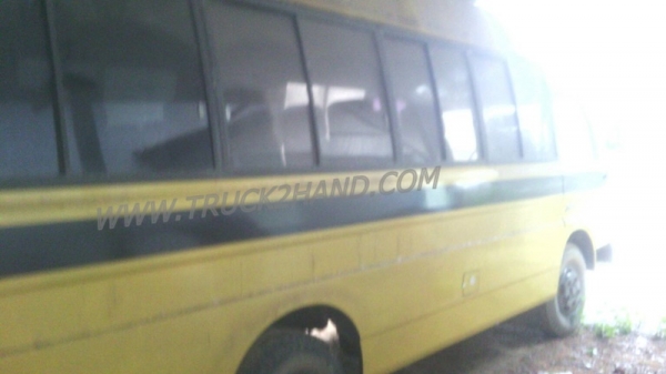 รถบัสรับส่งนักเรียน  รุ่น AM815  แชชซี KN2F เครื่อง 110HP