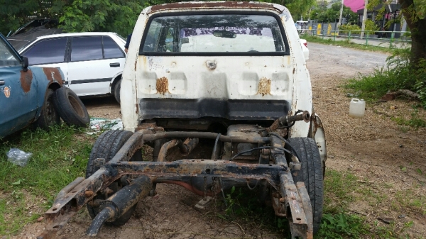 ISUZU KB 4ประตู สีขาว เครื่องเดิม2200 ทะเบียน ขายตามสภาพ 25,000 บาท ISUZU KB 4ประตู สีขาว เครื่องเดิม2200 ทะเบียน ขายตามสภาพ 25,000 บาท