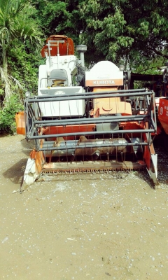 รถเกี่ยวข้าวคูโบต้า DC  60 plus