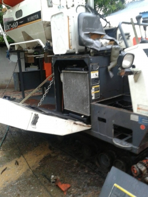 รถเกี่ยวข้าวคูโบต้า DC  60 plus