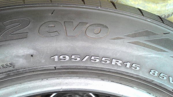 195/55R15 HANKOOK V12EVO มี 2 เส้น tel.081-427-3941 195/55R15 HANKOOK V12EVO มี 2 เส้น tel.081-427-3941