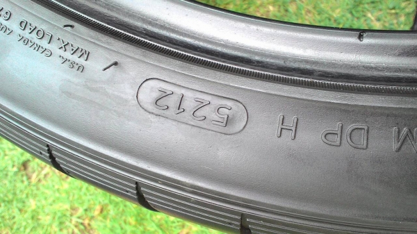 255/35R18 HANKOOK  และ PIRALLI  มี 2 เส้น  tel.081-427-3941