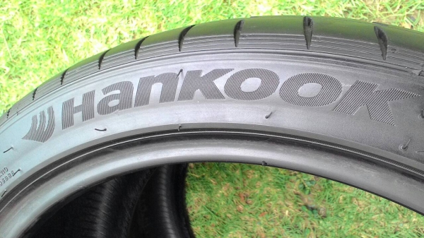 255/35R18 HANKOOK  และ PIRALLI  มี 2 เส้น  tel.081-427-3941