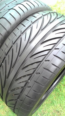 255/35R18 HANKOOK  และ PIRALLI  มี 2 เส้น  tel.081-427-3941