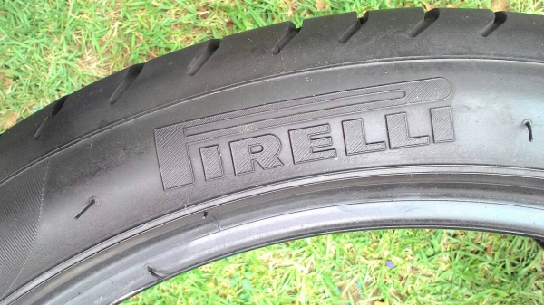 255/35R18 HANKOOK  และ PIRALLI  มี 2 เส้น  tel.081-427-3941