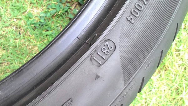 255/35R18 HANKOOK  และ PIRALLI  มี 2 เส้น  tel.081-427-3941