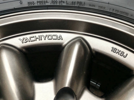 ขายล้อกล้วย  8 x 16  พร้อมยาง  265 x 70 x 16 AT