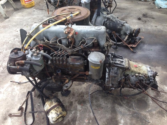 ขายเครื่องเบ็นช์เกียร์ออโต้ 5สูบ ดีเซลพร้อมใช้ครับไม่มีเลข  มี2ตัว ขายตัวล่ะ 18000 บาท