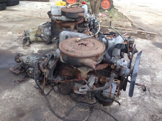 ขายเครื่องเบ็นช์เกียร์ออโต้ 5สูบ ดีเซลพร้อมใช้ครับไม่มีเลข  มี2ตัว ขายตัวล่ะ 18000 บาท