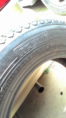ยางตุ๊กๆ ขอบ 12  เบอร์ 145/70R12  มี 1 เส้น tel.081-427-3941