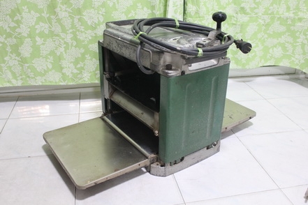 กบแท่น(เครื่องรีดไม้) มากิต้า 2012 nb หน้ากว้าง 12 นิ้ว พร้อมใช้งานครับ