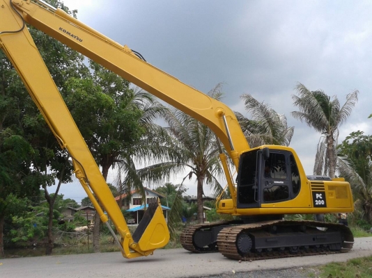 ขาย KOMATSU PC200-6บูมยาว สภาพสวยพร้อมใช้ ติดต่อได้ที่คุณ อ๊อฟ พิจิตร 086-737-9991