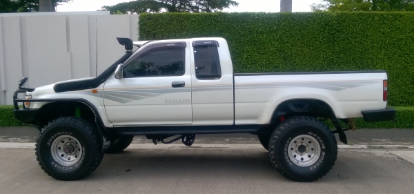 TOYOTA HILUX คานแข็ง เครื่อง1KZ TOYOTA HILUX คานแข็ง เครื่อง1KZ