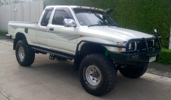 TOYOTA HILUX คานแข็ง เครื่อง1KZ TOYOTA HILUX คานแข็ง เครื่อง1KZ