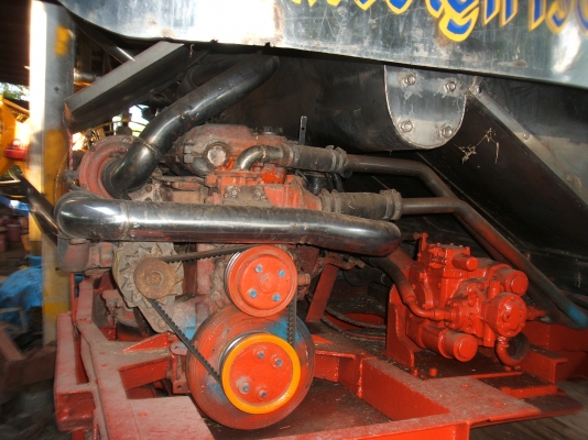 ขายรถเกี่ยวข้าง ปานเจริญ อุ้ม 2.5 ตัน เครื่องยนต์ฮีโน่ JO8C เทอร์โบ 260 แรงม้า ปั้มไดกิ๊นส์ เบอร์ 22