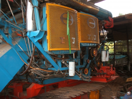 ขายรถเกี่ยวข้าง ปานเจริญ อุ้ม 2.5 ตัน เครื่องยนต์ฮีโน่ JO8C เทอร์โบ 260 แรงม้า ปั้มไดกิ๊นส์ เบอร์ 22