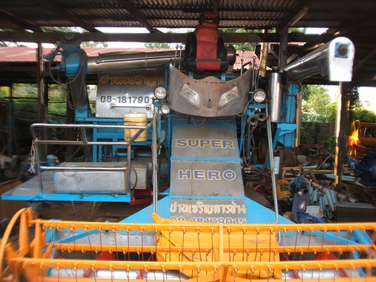 ขายรถเกี่ยวข้าง ปานเจริญ อุ้ม 2.5 ตัน เครื่องยนต์ฮีโน่ JO8C เทอร์โบ 260 แรงม้า ปั้มไดกิ๊นส์ เบอร์ 22