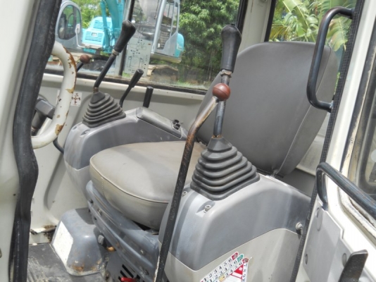 ขายรถเก่านอก komatsu 40-7 มีเก๋งแทรกยางสภาพสวย สนใจโทร 092-3309229 อี๊ด