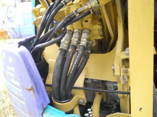 ขายรถเก่านอก komatsu 40-7 มีเก๋งแทรกยางสภาพสวย สนใจโทร 092-3309229 อี๊ด
