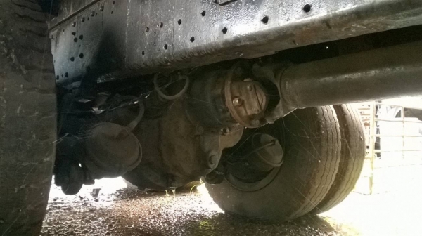 ขายเทนเลอร์ 10 ล้อ 2 เพลา NISSAN UD เครื่อง V8 สูบ 320 แรงม้า คัสซีสวยตลอดเส้น หางเทนเลอร์ต่อใหม่ ทะเบียนพร้อมโอนครับ