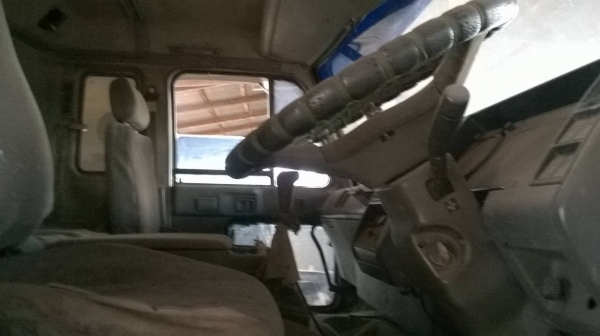 ขายเทนเลอร์ 10 ล้อ 2 เพลา NISSAN UD เครื่อง V8 สูบ 320 แรงม้า คัสซีสวยตลอดเส้น หางเทนเลอร์ต่อใหม่ ทะเบียนพร้อมโอนครับ