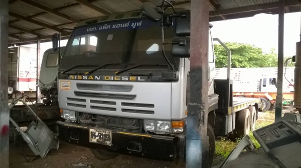 ขายเทนเลอร์ 10 ล้อ 2 เพลา NISSAN UD เครื่อง V8 สูบ 320 แรงม้า คัสซีสวยตลอดเส้น หางเทนเลอร์ต่อใหม่ ทะเบียนพร้อมโอนครับ