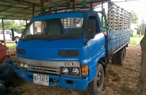 ขาย 6 ล้อ ISUZU KS22 เครื่อง 4BD1 110 แรงม้า ยกหัวได้ พวงมาลัยพาวเวอร์ คัสซีมีรอยนิดหน่อย ทะเบียนพร้อมโอนครับ
