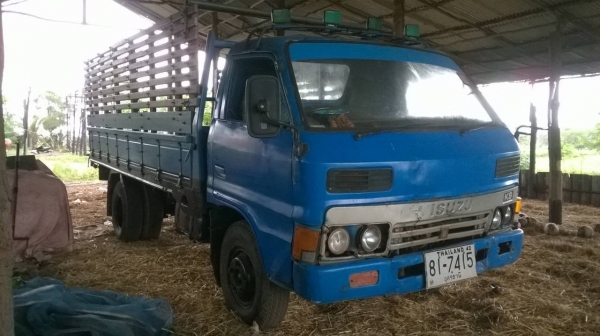 ขาย 6 ล้อ ISUZU KS22 เครื่อง 4BD1 110 แรงม้า ยกหัวได้ พวงมาลัยพาวเวอร์ คัสซีมีรอยนิดหน่อย ทะเบียนพร้อมโอนครับ