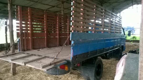 ขาย 6 ล้อ ISUZU KS22 เครื่อง 4BD1 110 แรงม้า ยกหัวได้ พวงมาลัยพาวเวอร์ คัสซีมีรอยนิดหน่อย ทะเบียนพร้อมโอนครับ