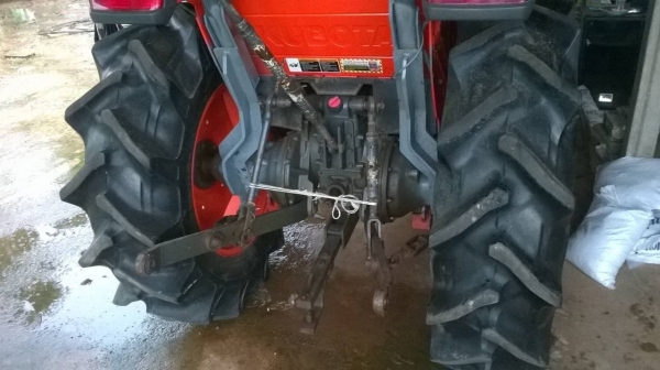 ขายรถไถ KUBOTA L4708 ปี 55 สภาพสวยเอกสารเล่มทะเบียนครบ อุปกรณ์มีผานดันหน้า ผาน 5 และโรตารี่ ราคาคุยกันได้ครับ